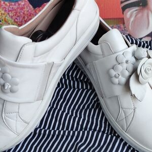 Taryn Rose White Floral Slip-On Loafers